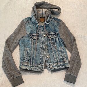 American Eagle Outfitters Denim and Gray Knit Distressed Jean Jacket Size XS